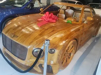 Повністю дерев'яний Bentley Continental GT виставили на продаж за $98,900.