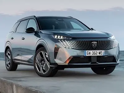 The new all-wheel-drive Peugeot E-5008 electric car hits the Ukrainian market.